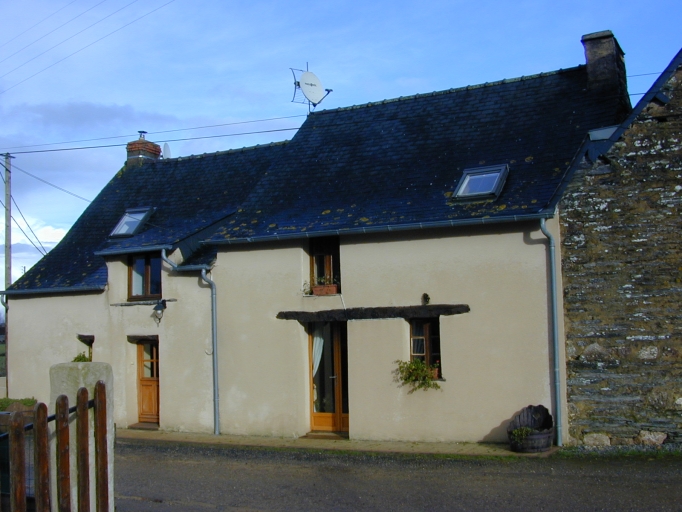 Alignement de deux maisons, la Rigaudière (Pipriac)