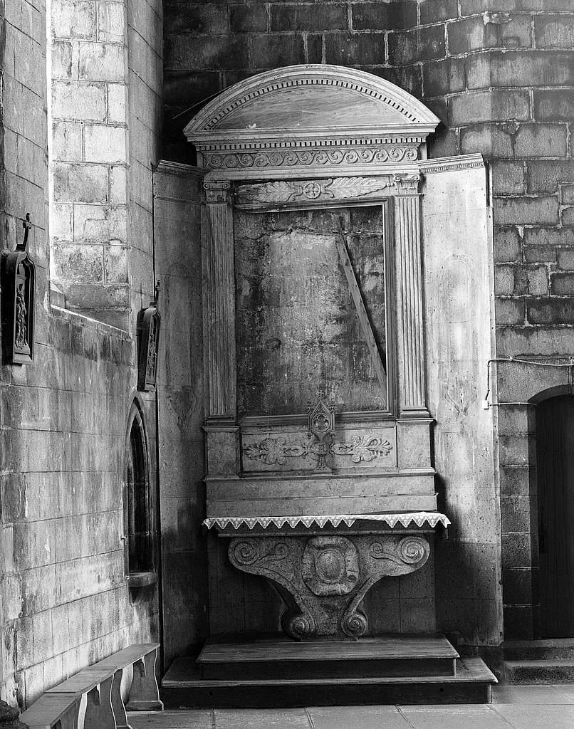 Autel, retable, gradins d'autel (2) (autel secondaire, autel table, retable architecturé) : de l'ange gardien, chapelle Notre-Dame-du-Kreisker (Saint-Pol-de-Léon)