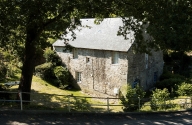Ancien moulin à eau, actuellement maison, 9 rue du Moulin (Andouillé-Neuville)
