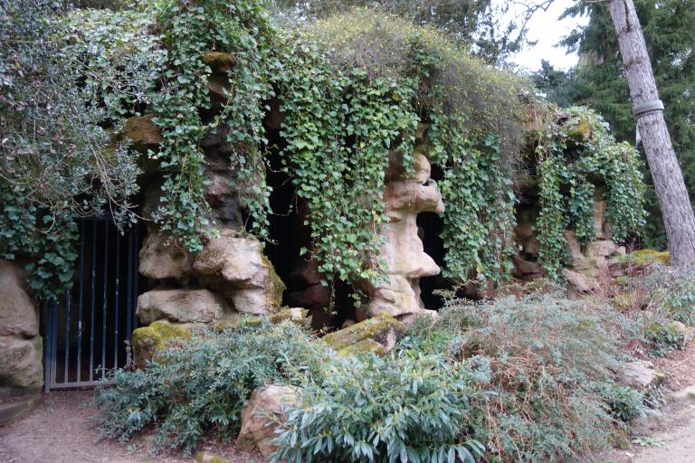 Cascades, ponts de jardin et grotte artificielle, Parc du Thabor (Rennes)