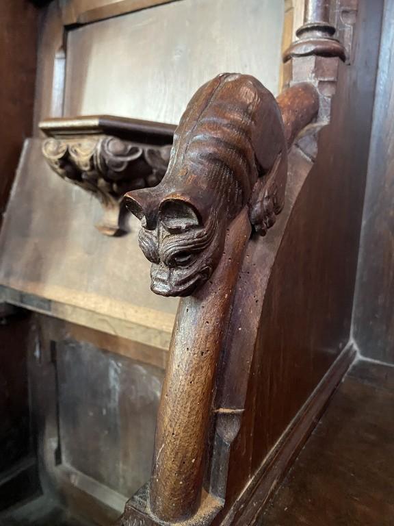 Ensemble de 2x5 stalles et agenouilloirs, église paroissiale Notre-Dame (Campénéac)