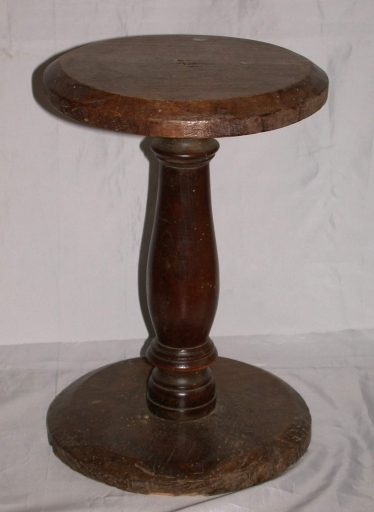 Série de 4 tabourets d'église