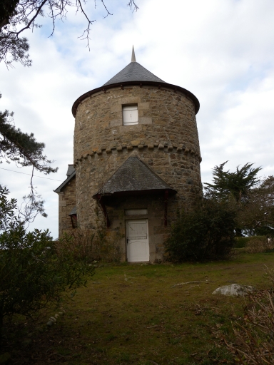 Moulin à vent de Kerguil (Plougrescant)