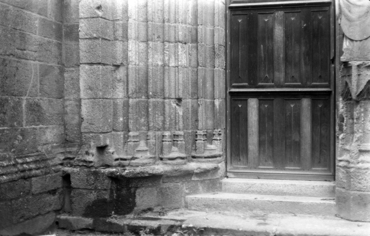 Basilique Notre-Dame-de-Paradis et ses abords, place Maréchal Foch (Hennebont)