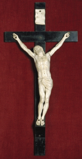 Croix : Christ en croix, rue Saint-Etienne (Jugon-les-Lacs fusionnée en Jugon-les-Lacs - Commune nouvelle en 2016)