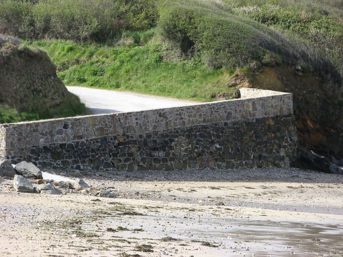 Mur de soutènement de la plage de Goulien (Crozon)