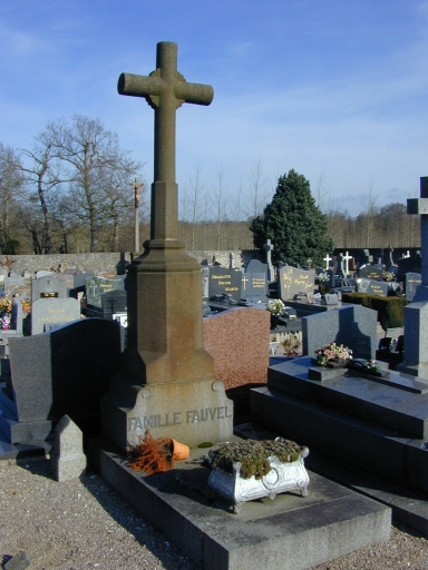 Tombeau de la famille Fauvel, route départementale 794 (Meillac)