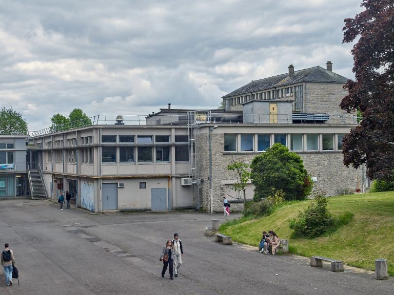 Lycée Polyvalent La-Fontaine-des-Eaux, 48, promenade de la Fontaine des Eaux (Dinan)