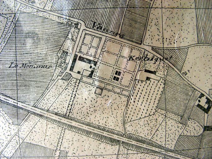 Manoir du Ménimur ; actuellement couvent d'ursulines et lycée polyvalent Notre-Dame-de-Ménimur, rue de Metz ; anciennement chemin de Ménimur (Vannes)
