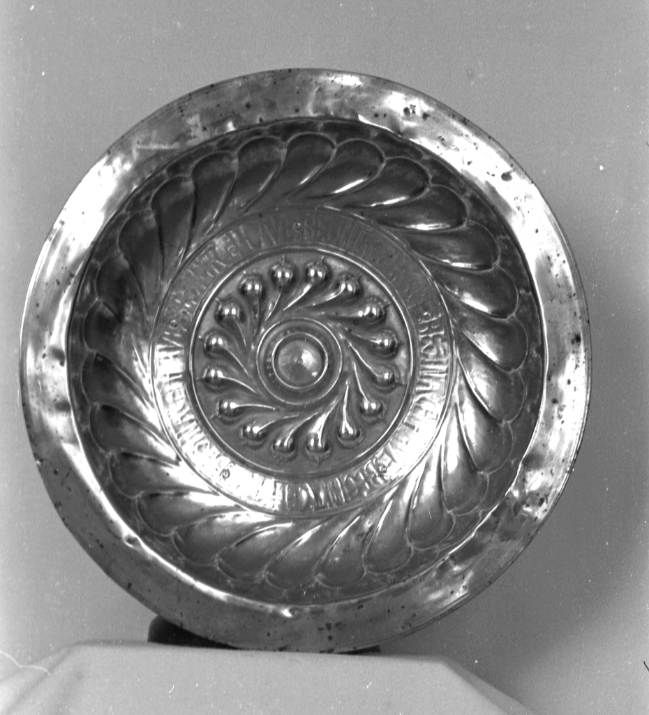 Plat de quête (2), église paroissiale Sainte-Madeleine (Dinéault)