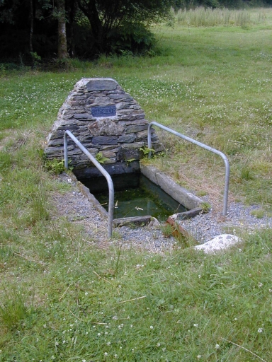 Fontaine saint Suliau et deux lavoirs, à l'ouest du Moulin neuf (Sizun)