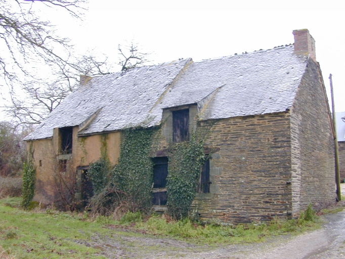 Alignement de deux maisons, Bien Assis (Pipriac)