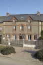Maison, 2 place de l'Eglise (Saint-Guinoux)