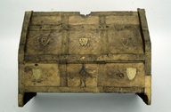 Reliquaire (châsse-reliquaire), de saint Gildas, abbaye de bénédictins Saint-Gildas, de bénédictins de la congrégation de Saint-Maur, de soeurs de la charité de Saint-Louis (Saint-Gildas-de-Rhuys)