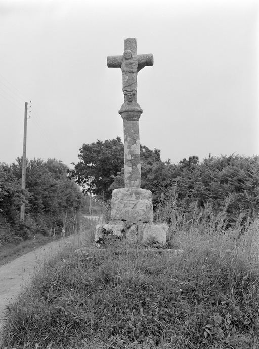 Croix de chemin, Keranroux (Trédarzec)