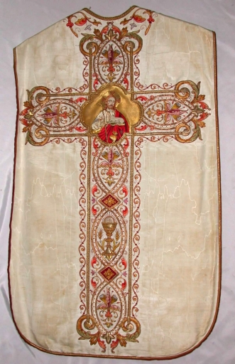 Ornement blanc 3 : chasuble, bourse de corporal, manipule
