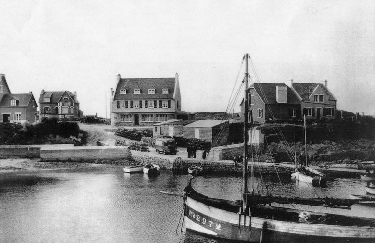 Ensemble fortifié (Mo 111), le Port, Moguériec (Sibiril)