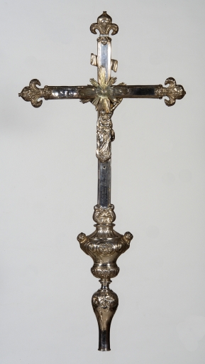 Croix de procession 1 et sa hampe