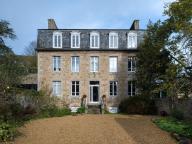 Maison de chanoines puis de marchands de toiles, 7 rue des Douves (Quintin)