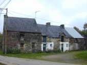 Alignement de trois maisons, la Piassais (Renac)