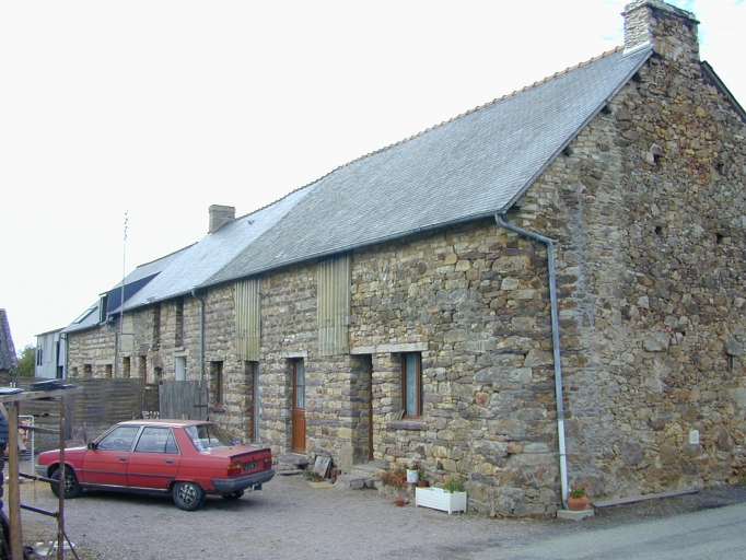 Alignement de deux fermes, la Houssais (Maxent)