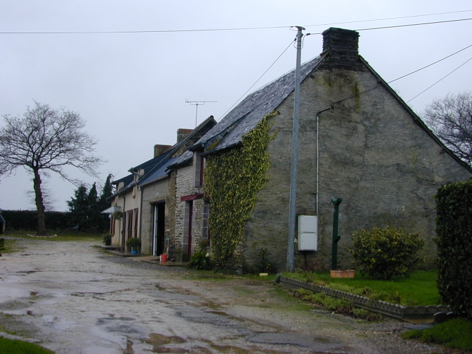 Alignement de maisons et fermes, la Rairie (Pipriac)
