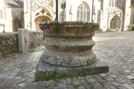 Puits, place de l'église (Pont-Croix)