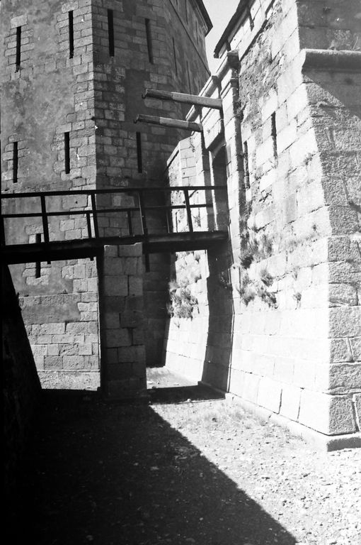 Tour Vauban : tour et batterie basse semi-circulaire, le Sillon, Anse de Camaret (Camaret-sur-Mer)