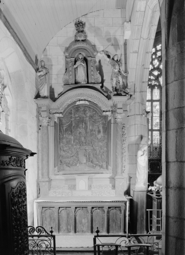 Retable latéral et ses statues dit retable de la Pentecôte, église paroissiale Notre-Dame de l'Assomption (Cléden-Poher)