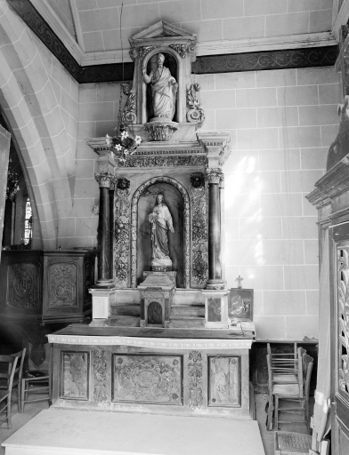 Autels (2), retables (2), tabernacle, gradins d'autel (2) (autel secondaire, retable architecturé à niche)