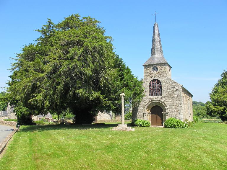 L'enclos paroissial de l'église Saint-Lunaire, Le vieux bourg (Saint-Lormel)