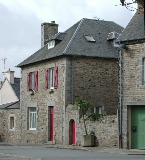 Ancien bureau de poste et télégraphes, 10 place de l'Eglise (Ploumilliau)