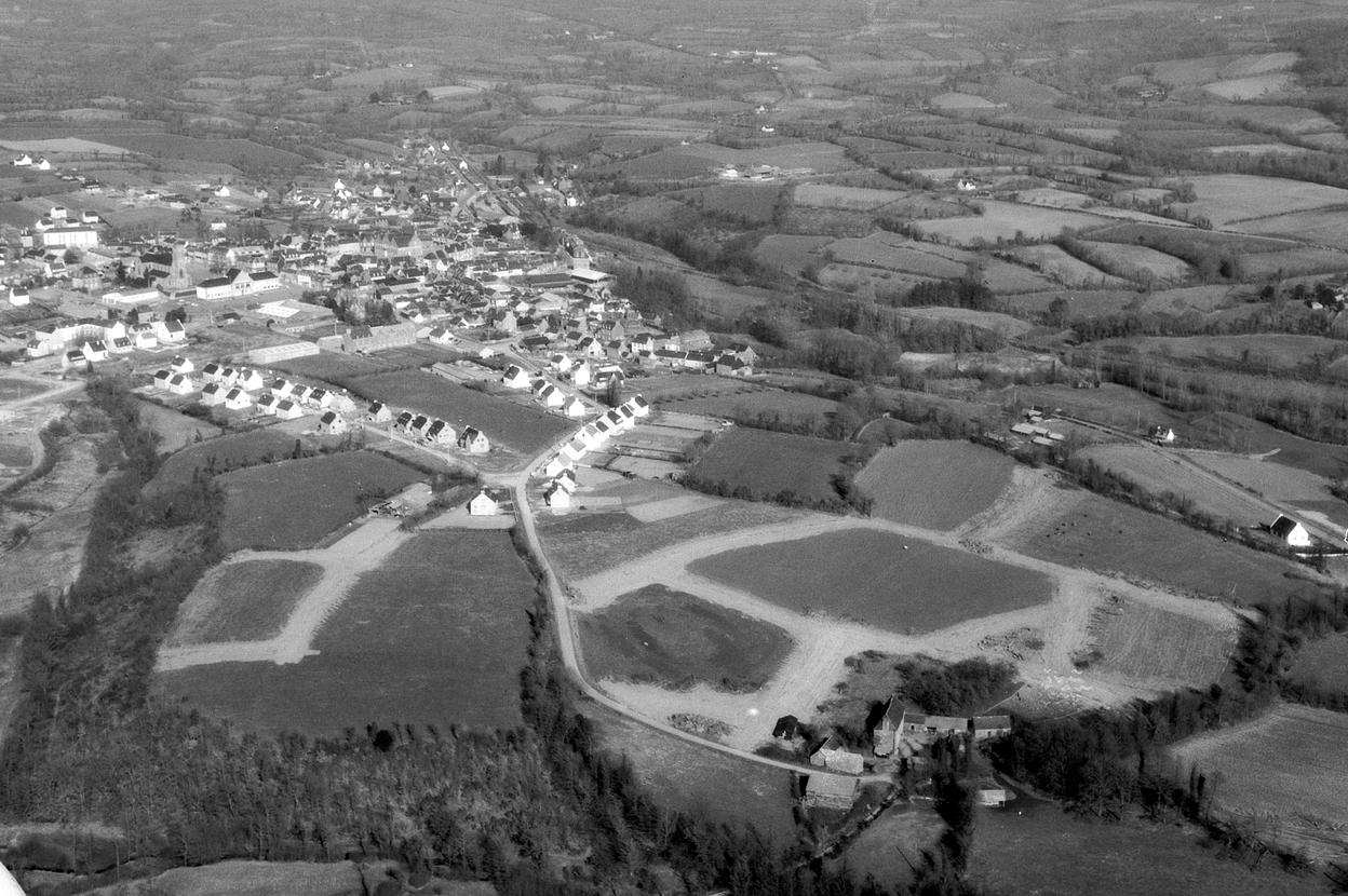 Les maisons dans le bourg de Callac