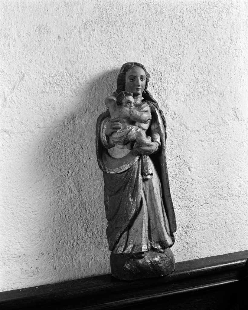 Statue (statuette) : Vierge à l'enfant, chapelle Saint-Michel (Guidel)