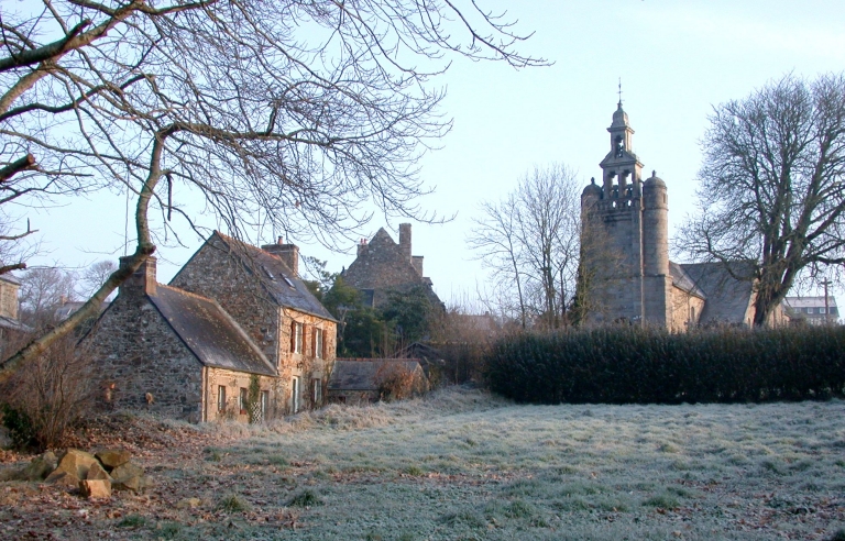 Le bourg et sa périphérie (Saint-Quay-Perros)