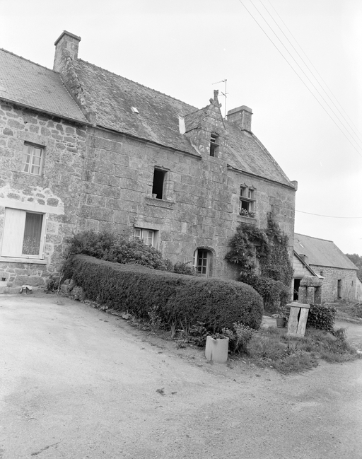 Maison, Kerbescont (Rostrenen)