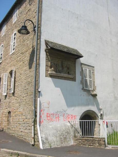 L'Annonciation, bas-relief, 26 rue du Docteur Ferdinand Thomas (Hennebont)