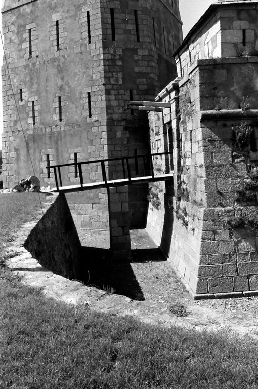 Tour Vauban : tour et batterie basse semi-circulaire, le Sillon, Anse de Camaret (Camaret-sur-Mer)
