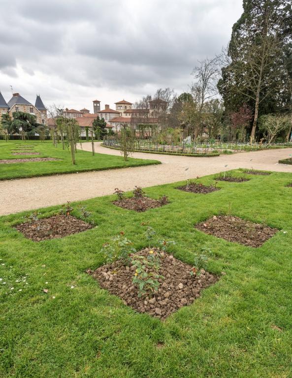 Jardin public, dit Le Thabor, rue de Paris ; place Saint-Melaine ; rue de la Palestine ; boulevard de la Duchesse-Anne (Rennes)