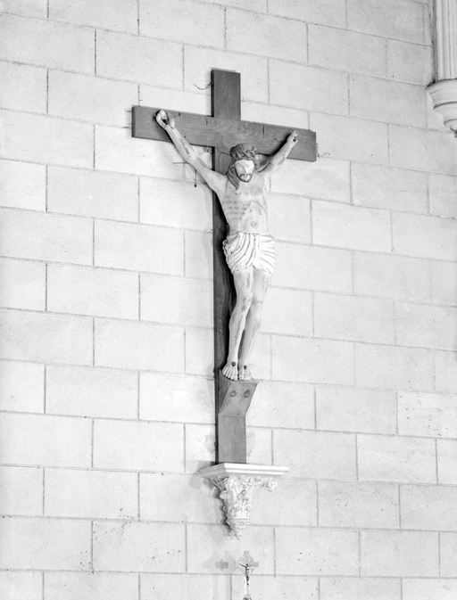 Statue : Christ en croix, église paroissiale Saint-Sixte (Limerzel)