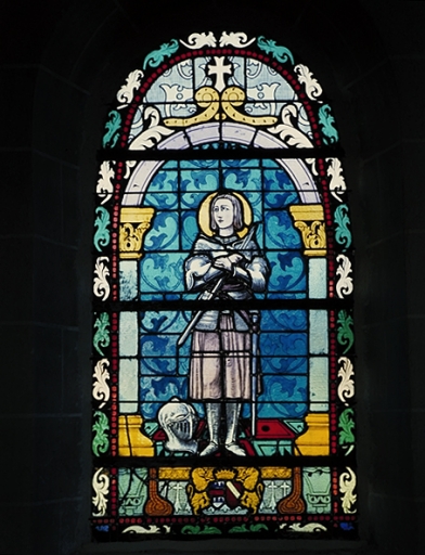 Verrière de la baie 8 (verrière à personnages) : sainte Jeanne d'Arc