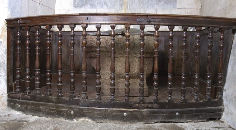 Clôture des fonts baptismaux