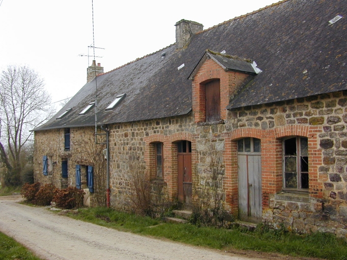 Alignement de maisons, la Machelais (Liffré)