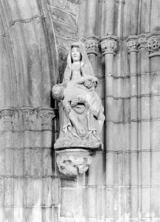Groupe sculpté (d'applique) : Vierge de Pitié dite Notre-Dame de Pitié, église paroissiale Notre-Dame (Kernascléden)