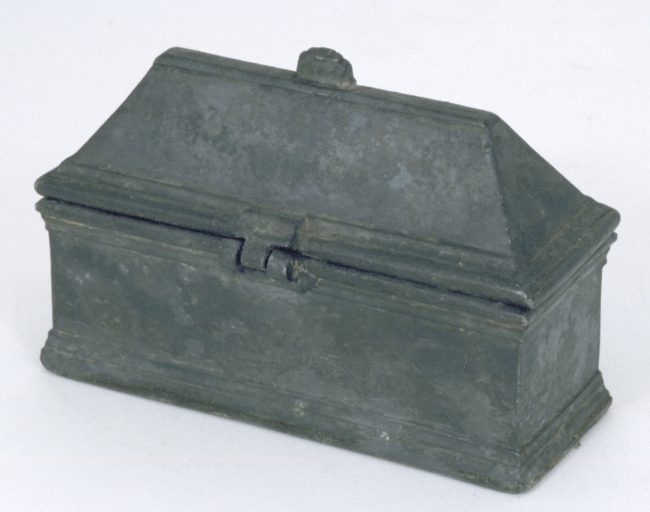 Coffret aux saintes huiles, rue Saint-Etienne (Jugon-les-Lacs fusionnée en Jugon-les-Lacs - Commune nouvelle en 2016)