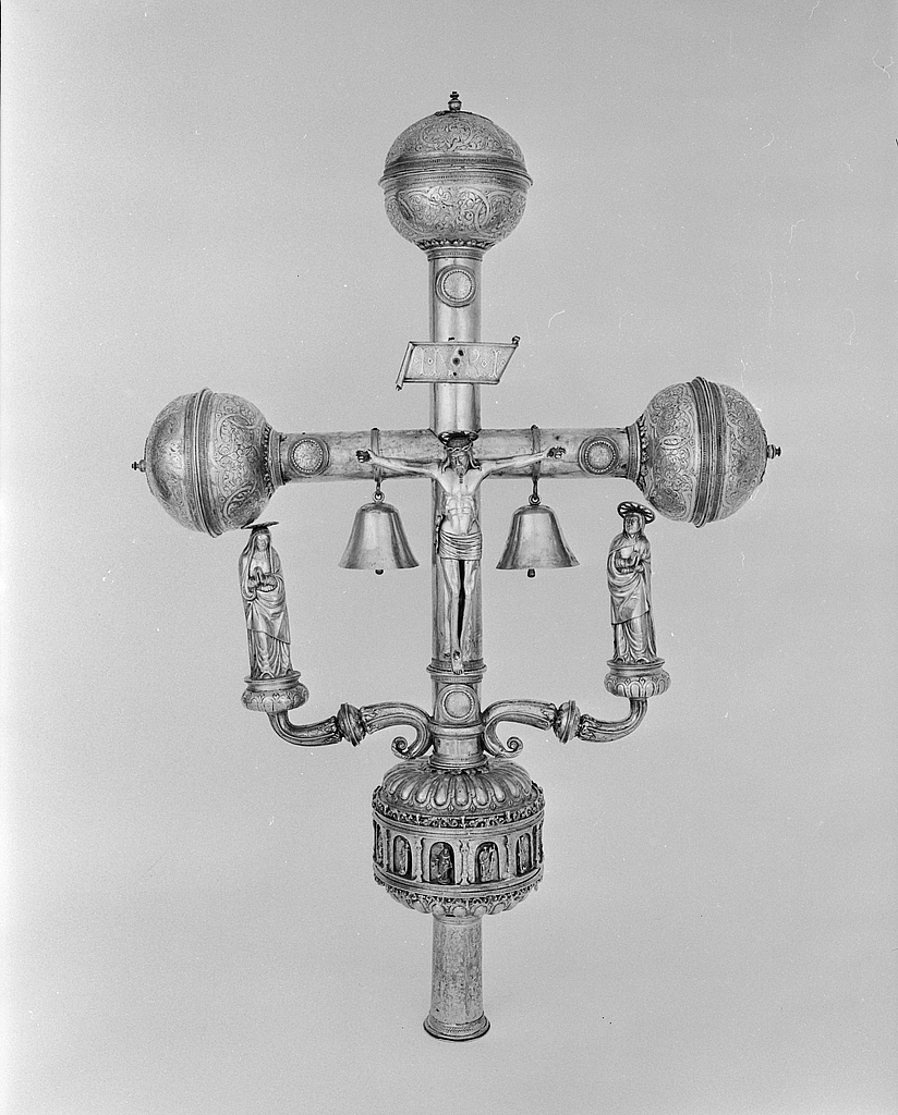 Croix de procession, église paroissiale Saint-Pierre (Plouénan)