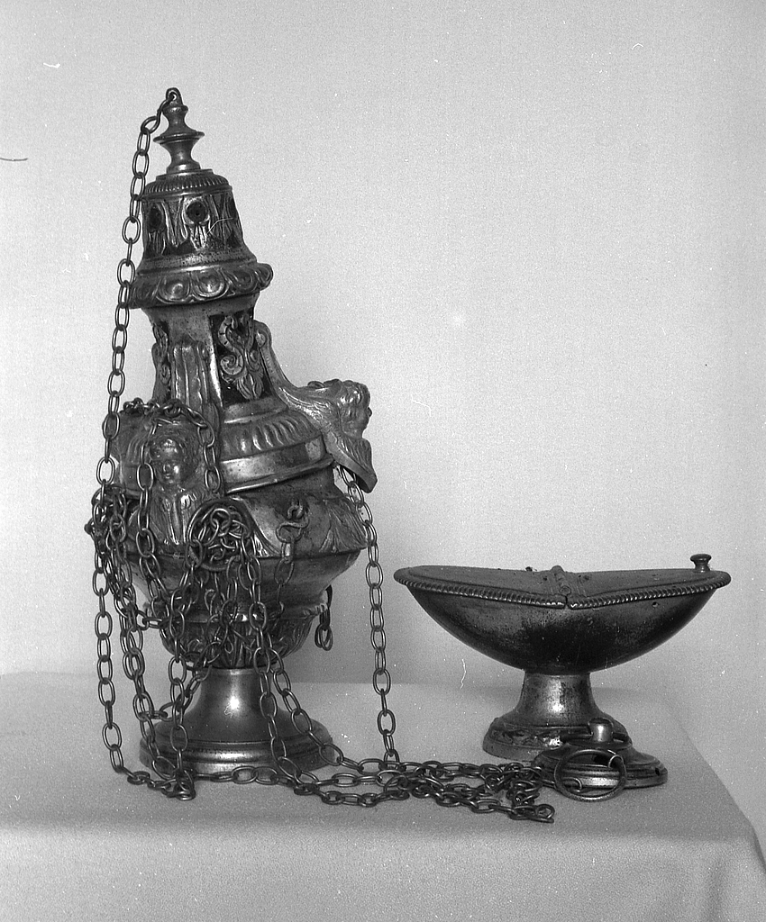 Encensoir, navette à encens, église paroissiale Notre-Dame (Locmaria-Grand-Champ)