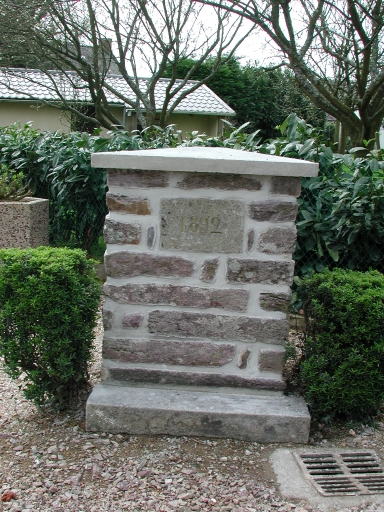 Vestige d'une croix de chemin, rue de Haute Bretagne (Treffendel)