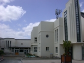 Les écoles, pensionnat, poste, dispensaire, cinéma, salle des fêtes et palais des congrès sur la commune de Saint-Quay-Portrieux
