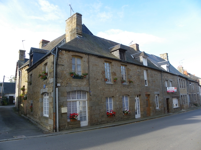 Maison à boutique, 15 rue Julien Maunoir (Saint-Georges-de-Reintembault)